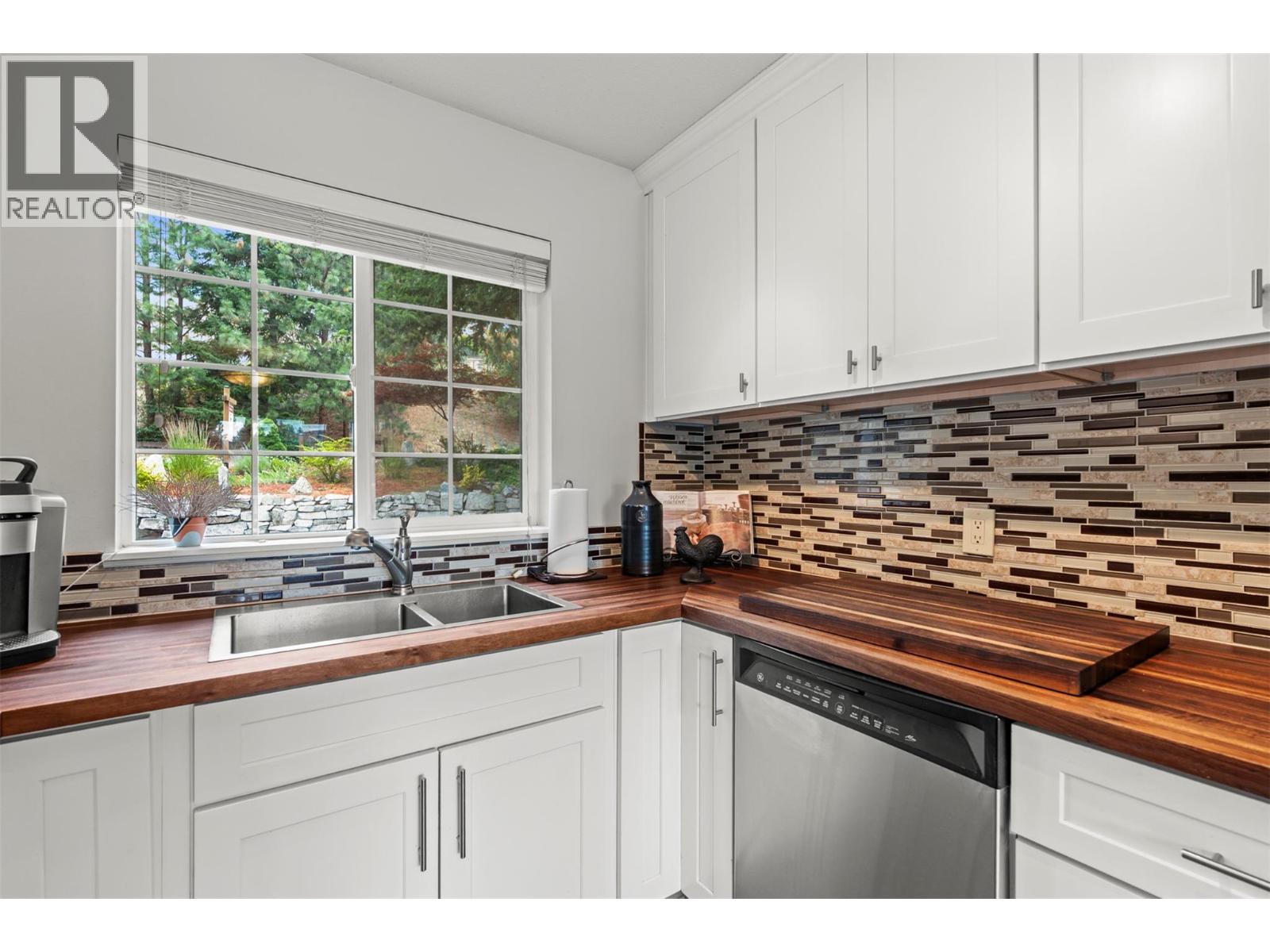 10771 Pinecrest Road, Vernon, British Columbia  V1H 2C1 - Photo 17 - 10393133