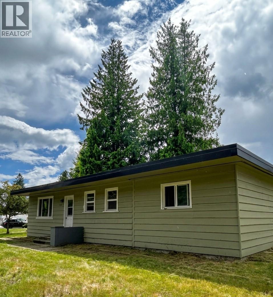 1201 Victoria Road W, Revelstoke, British Columbia  V0E 2S0 - Photo 1 - 10393610