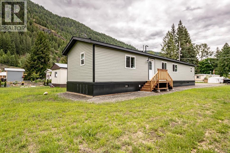 916 Airport Road Unit# 7, Salmo, British Columbia    - Photo 1 - 10392851