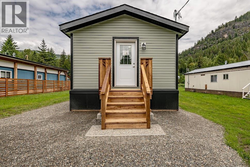 916 Airport Road Unit# 7, Salmo, British Columbia    - Photo 2 - 10392851