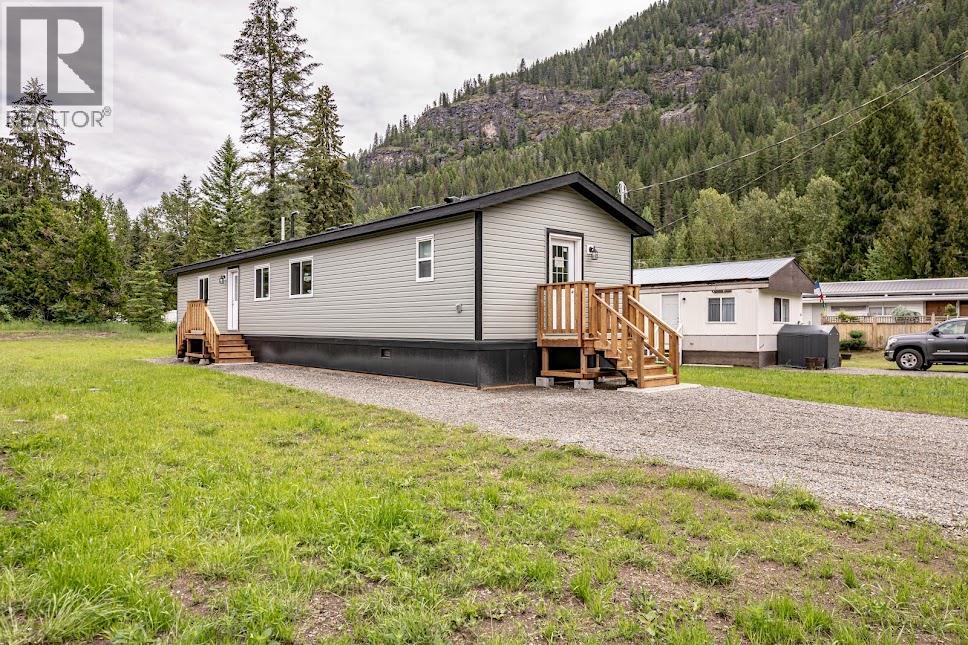 916 Airport Road Unit# 7, Salmo, British Columbia    - Photo 3 - 10392851