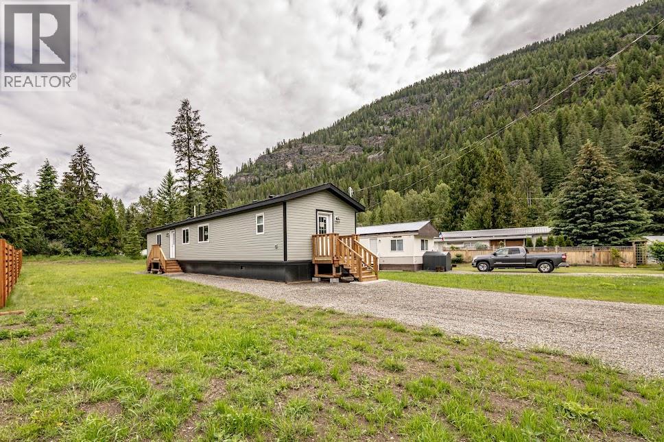 916 Airport Road Unit# 7, Salmo, British Columbia    - Photo 4 - 10392851