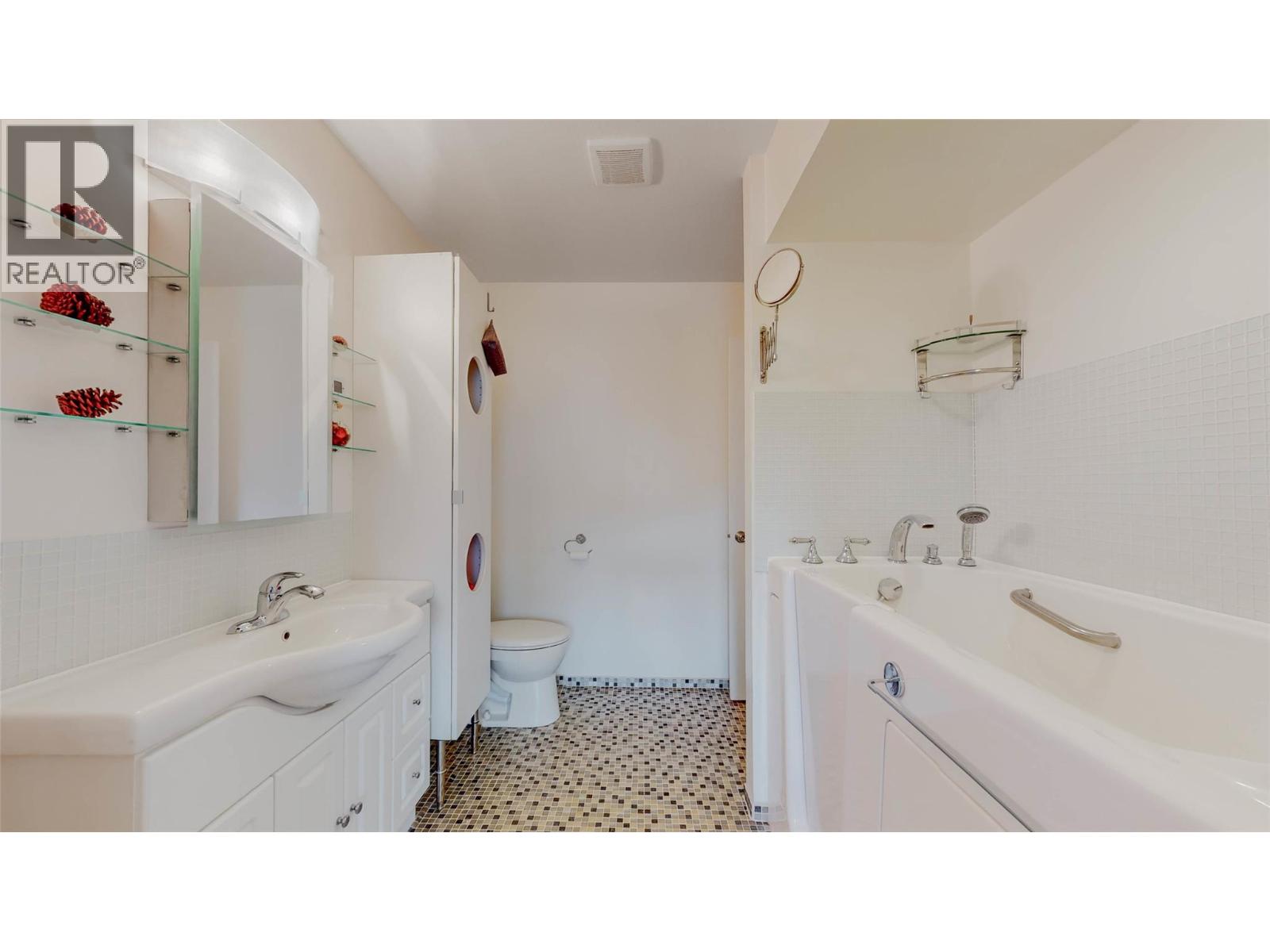 8029 Vedette Drive, Osoyoos, British Columbia  V0H 1V2 - Photo 19 - 10393090