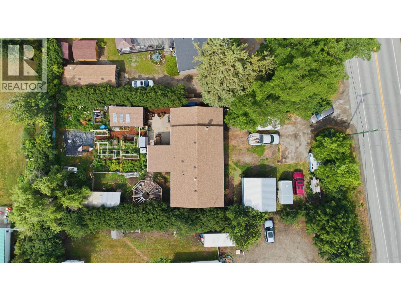 5830 6 Highway, Lavington, British Columbia  V1B 3E1 - Photo 12 - 10393505