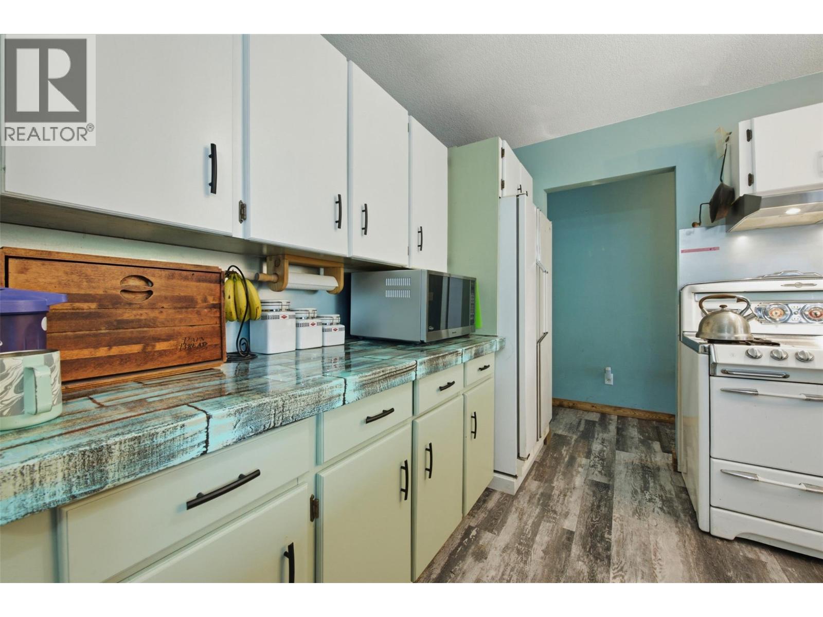 5830 6 Highway, Lavington, British Columbia  V1B 3E1 - Photo 19 - 10393505