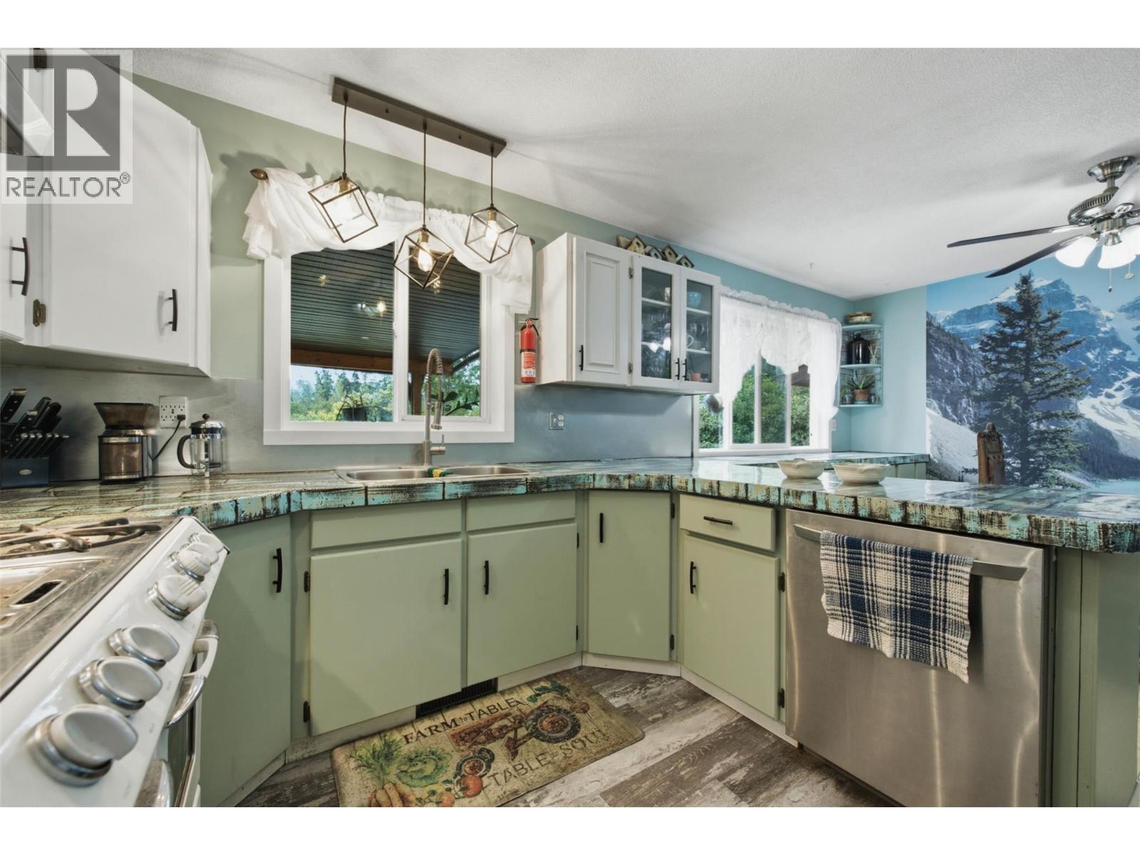 5830 6 Highway, Lavington, British Columbia  V1B 3E1 - Photo 21 - 10393505