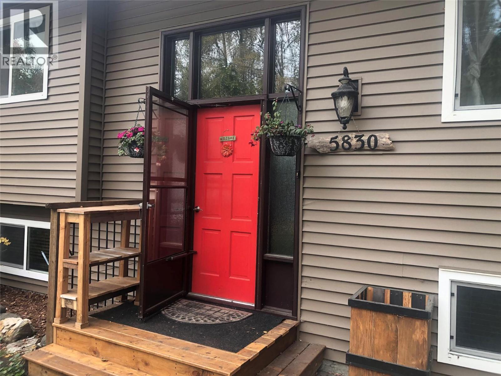 5830 6 Highway, Lavington, British Columbia  V1B 3E1 - Photo 3 - 10393505