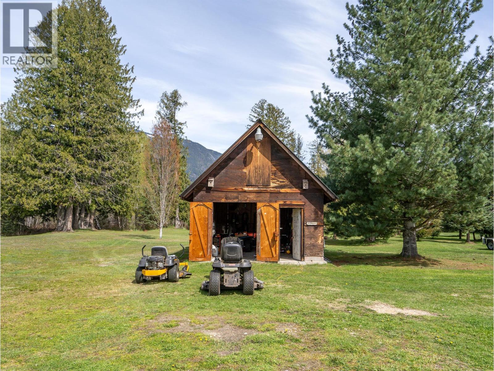 5301(2-10)-5317-5323-5327 Prosh Frontage Road, Craigellachie, British Columbia  V0E 2J0 - Photo 15 - 10393649