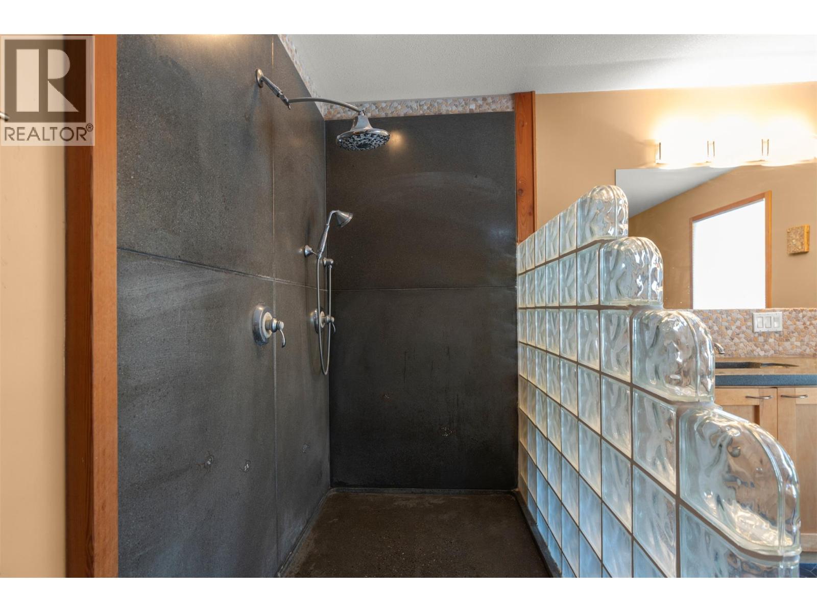 17 Mary's Emerald Bay Road, Vernon, British Columbia  V1H 2A7 - Photo 27 - 10393654