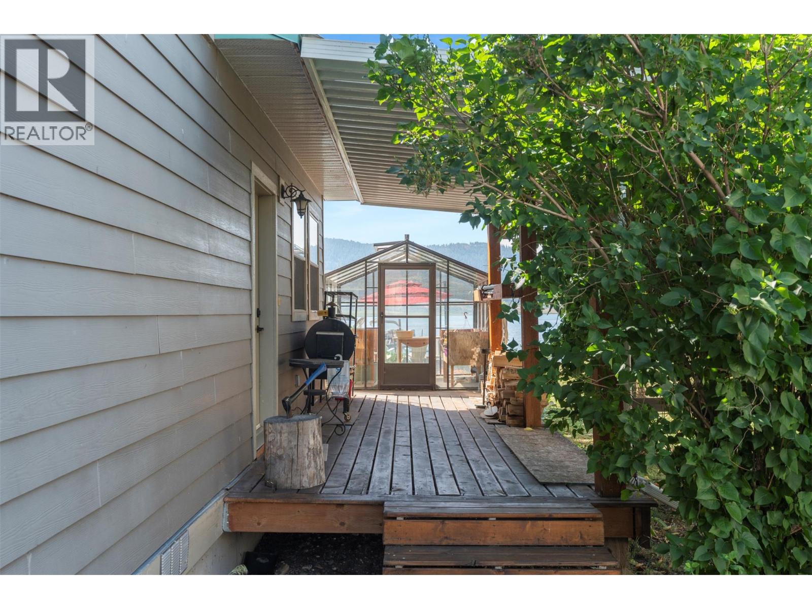 17 Mary's Emerald Bay Road, Vernon, British Columbia  V1H 2A7 - Photo 4 - 10393654
