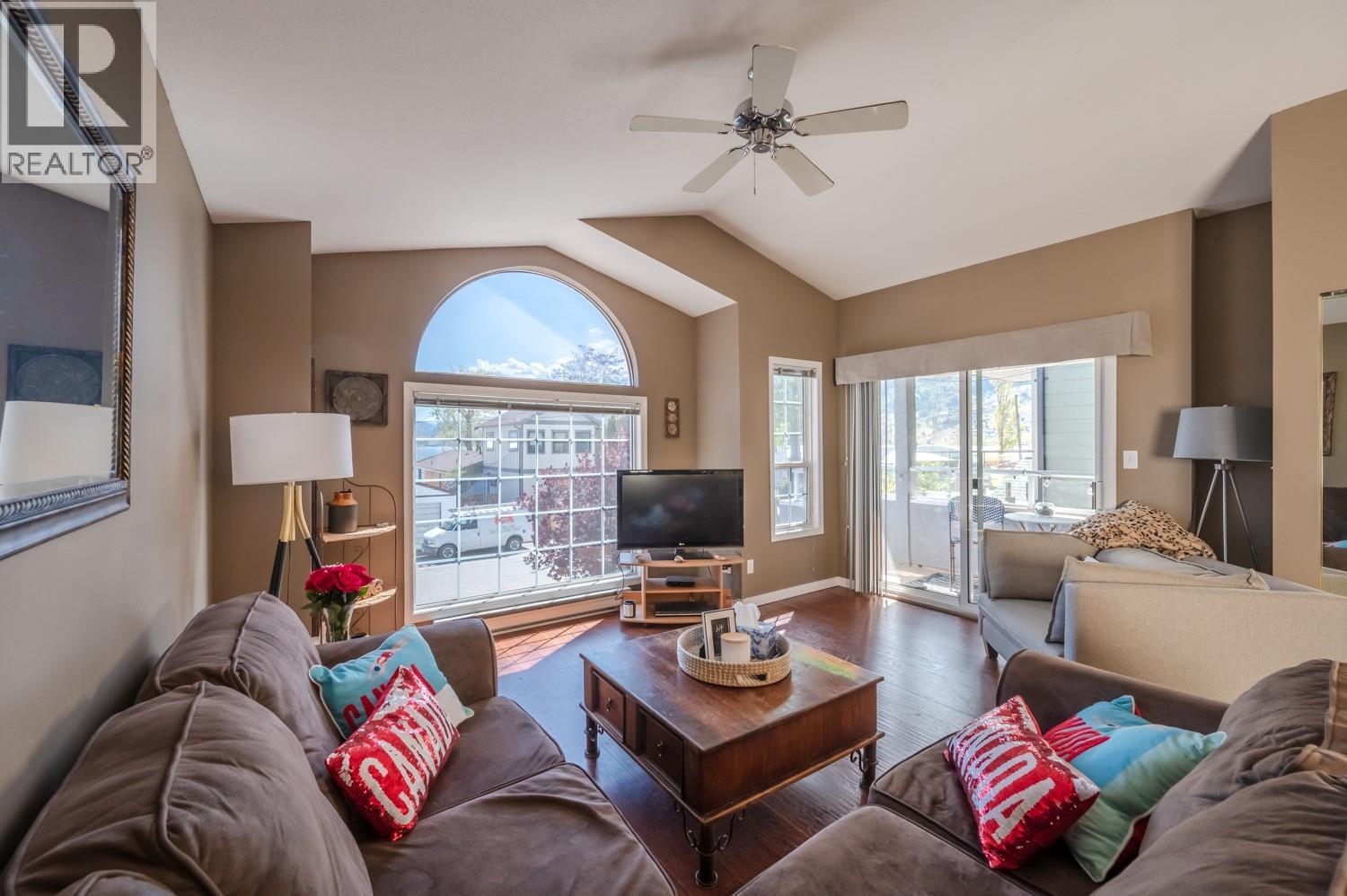 335 Sudbury Avenue, Penticton, British Columbia  V2A 8M7 - Photo 2 - 10393569