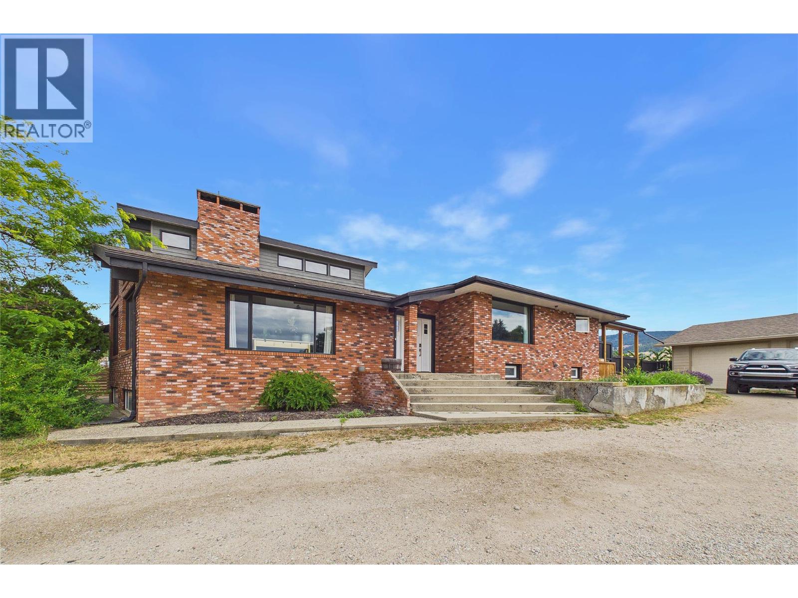 10371 Okanagan Centre Road E, Lake Country, British Columbia  V4V 1K9 - Photo 3 - 10393479