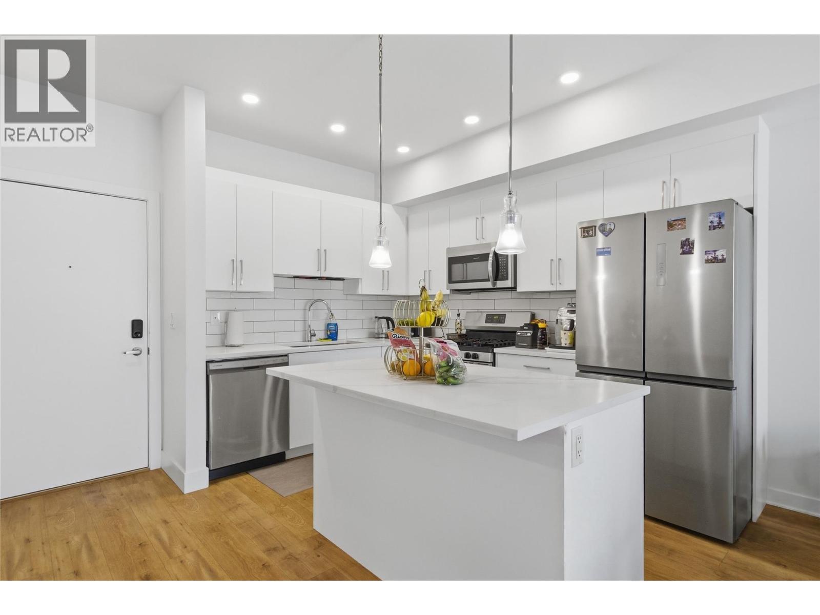 2046 Robson Place Unit# 216, Kamloops, British Columbia  V2E 0A5 - Photo 2 - 10393459