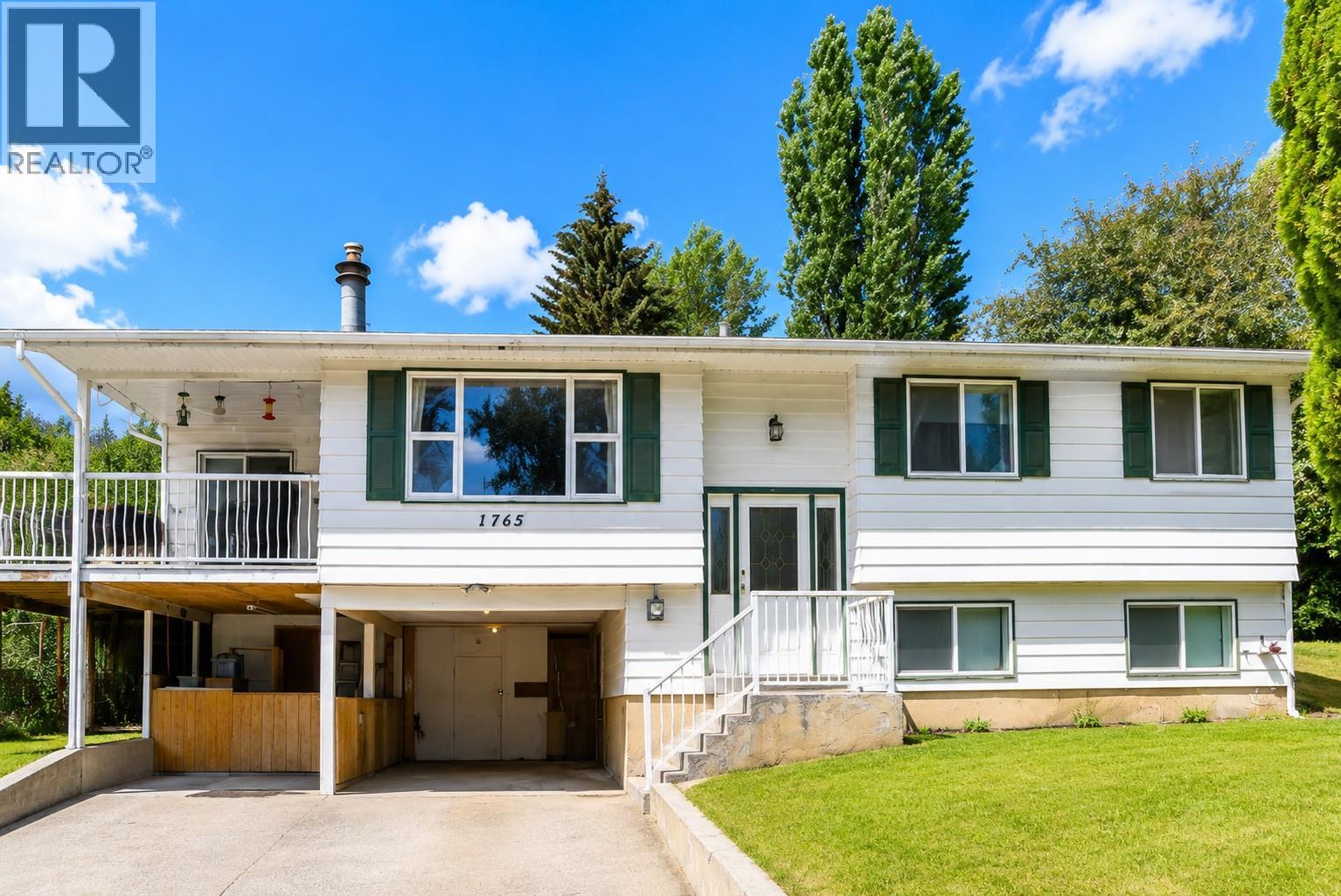 1765 3b Highway, Fruitvale, British Columbia  V0G 1L0 - Photo 1 - 10389409