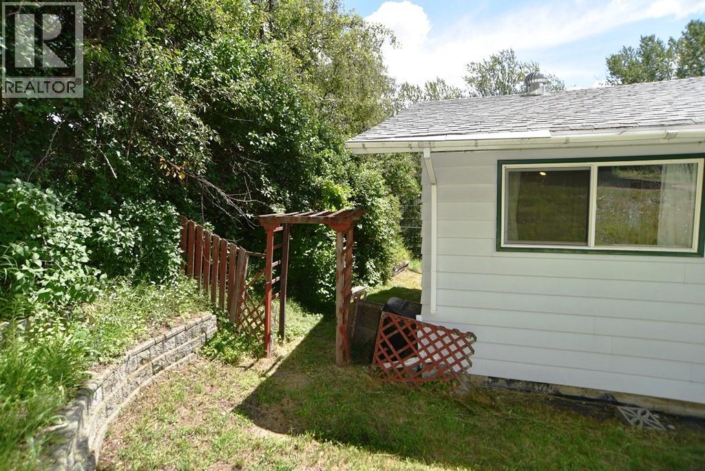 1765 3b Highway, Fruitvale, British Columbia  V0G 1L0 - Photo 11 - 10389409