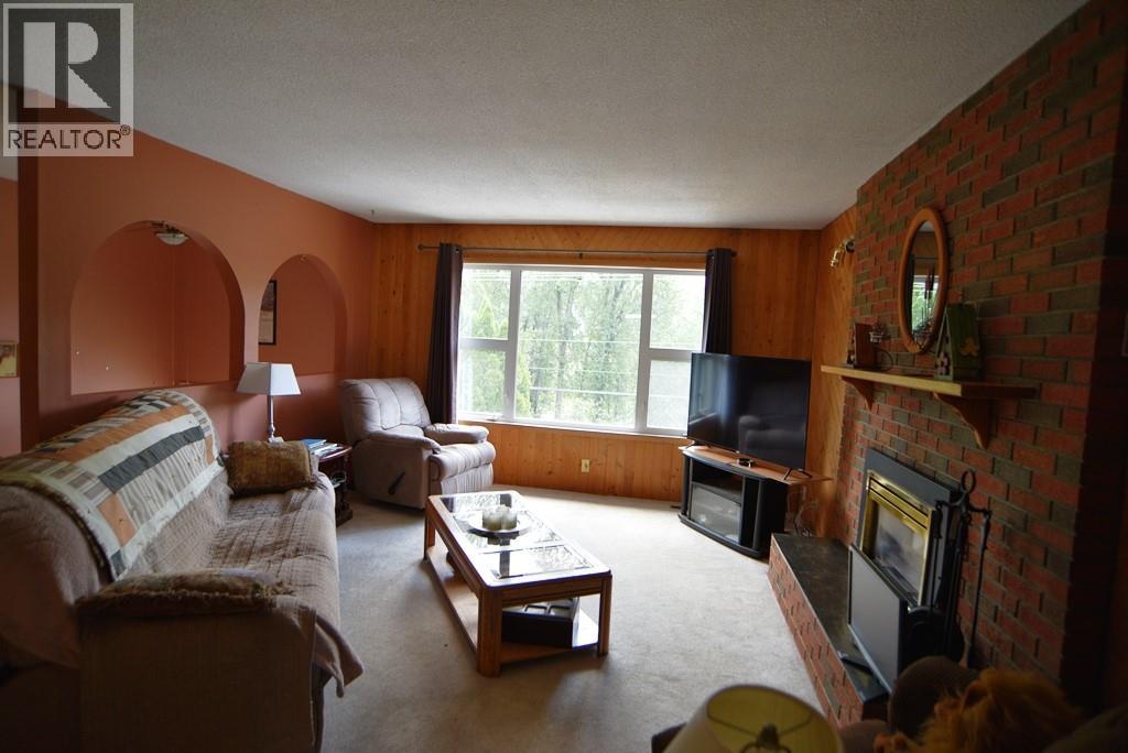 1765 3b Highway, Fruitvale, British Columbia  V0G 1L0 - Photo 13 - 10389409