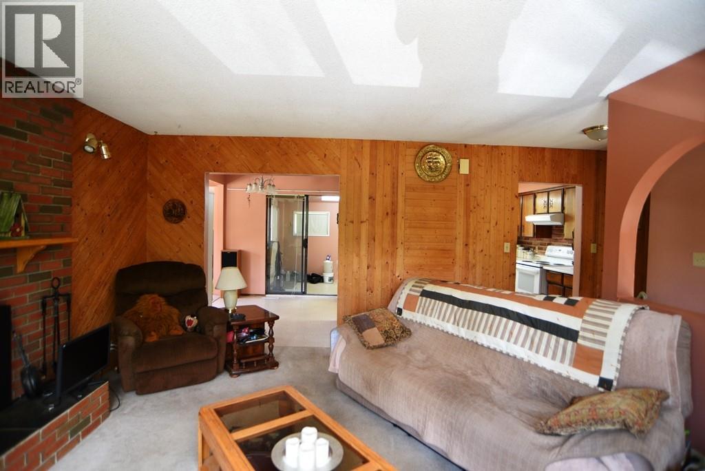 1765 3b Highway, Fruitvale, British Columbia  V0G 1L0 - Photo 23 - 10389409