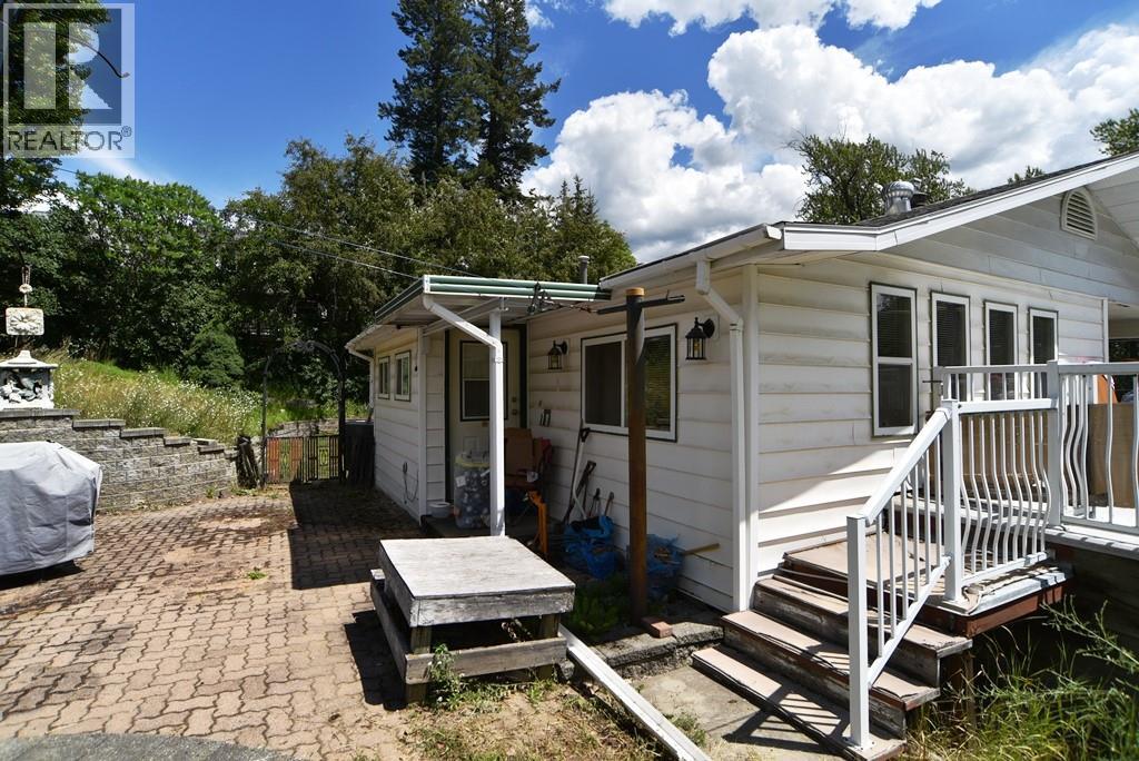 1765 3b Highway, Fruitvale, British Columbia  V0G 1L0 - Photo 4 - 10389409