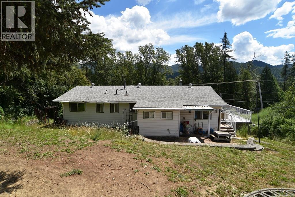 1765 3b Highway, Fruitvale, British Columbia  V0G 1L0 - Photo 8 - 10389409