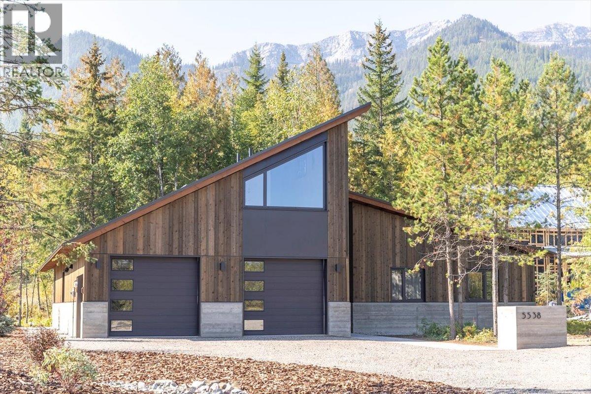 5538 Currie Bowl Way, Fernie, British Columbia  V0B 1M6 - Photo 1 - 10393817