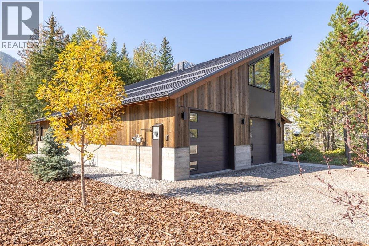 5538 Currie Bowl Way, Fernie, British Columbia  V0B 1M6 - Photo 2 - 10393817