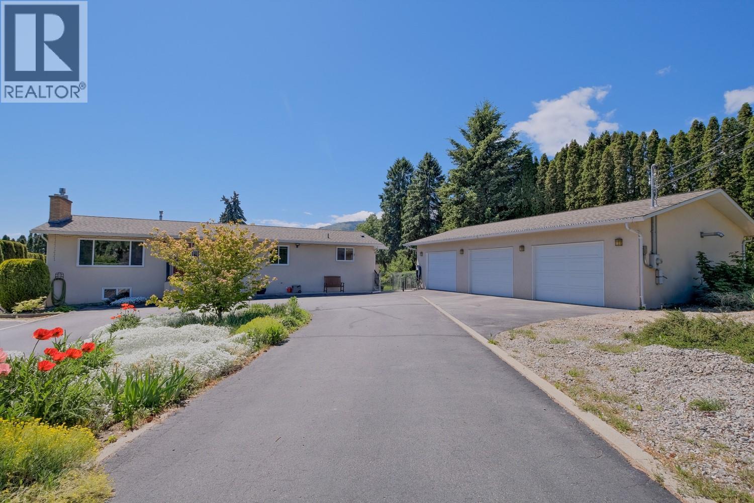 709 Bartlett Drive, Penticton, British Columbia  V2A 7K8 - Photo 1 - 10393882