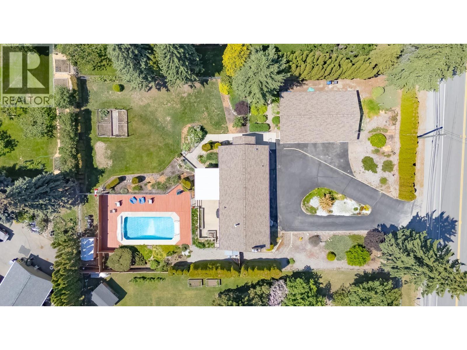 709 Bartlett Drive, Penticton, British Columbia  V2A 7K8 - Photo 2 - 10393882