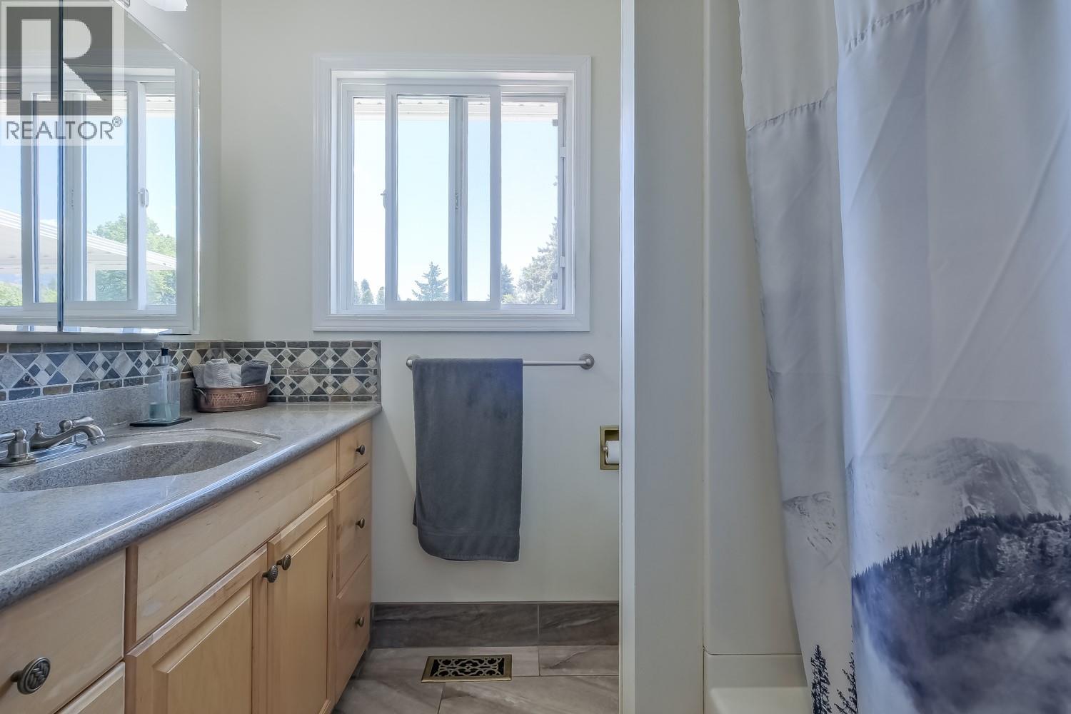 709 Bartlett Drive, Penticton, British Columbia  V2A 7K8 - Photo 8 - 10393882