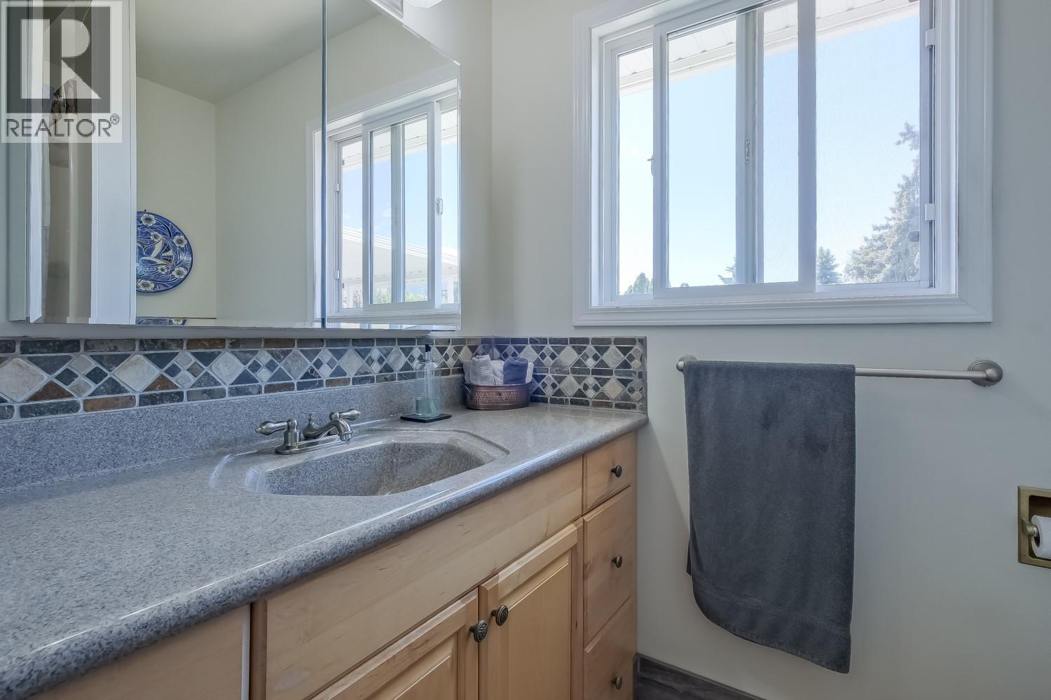 709 Bartlett Drive, Penticton, British Columbia  V2A 7K8 - Photo 9 - 10393882
