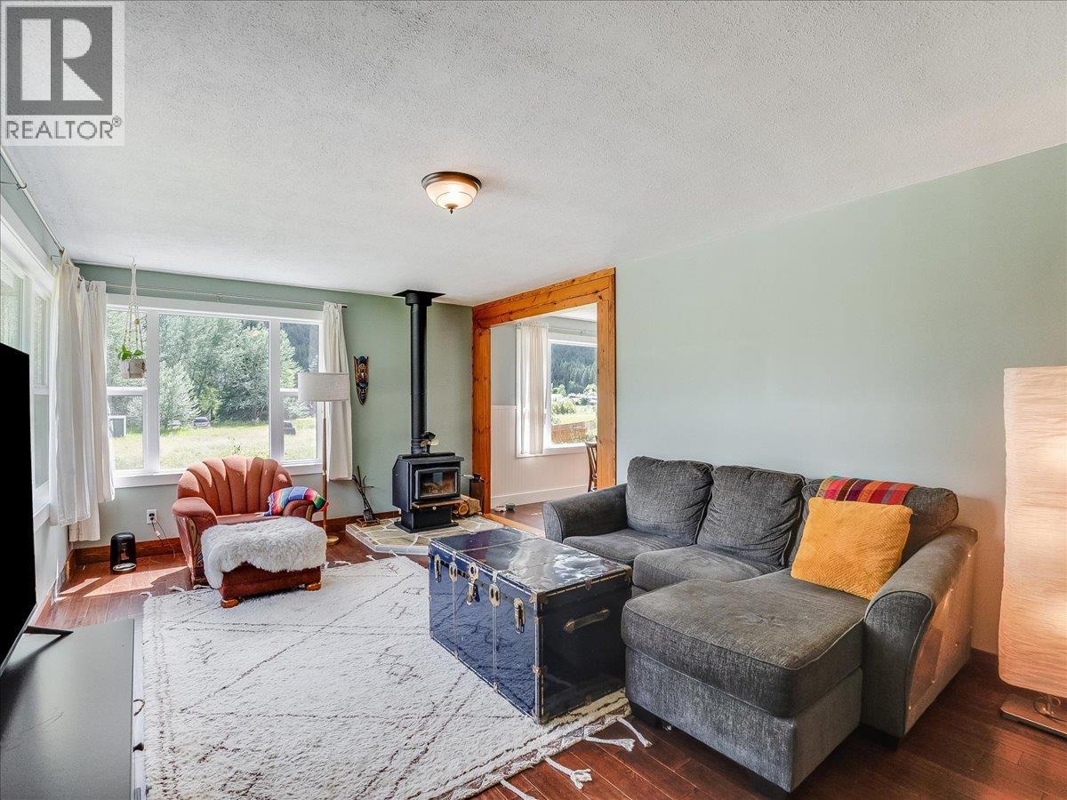 3177 Slocan Park Road, Slocan Park, British Columbia  V0G 2E0 - Photo 8 - 10393346