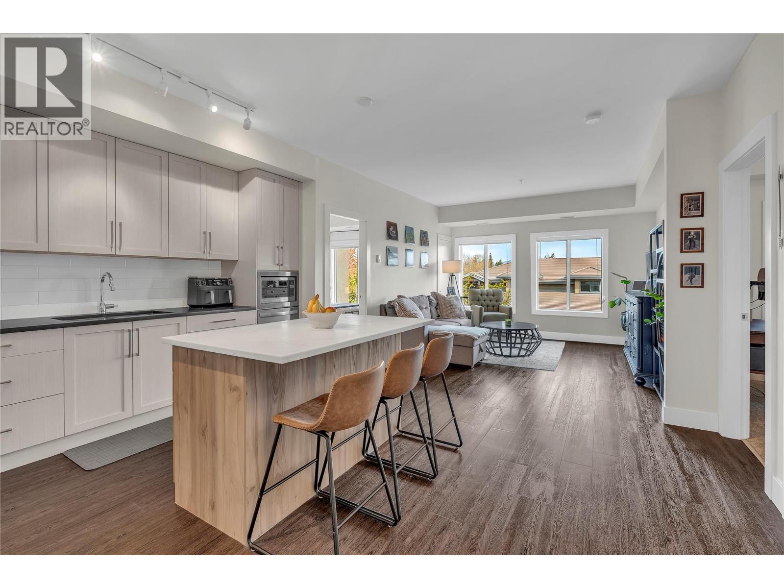 4380 Lakeshore Road Unit# 210, Kelowna, British Columbia  V1W 5N3 - Photo 2 - 10393902