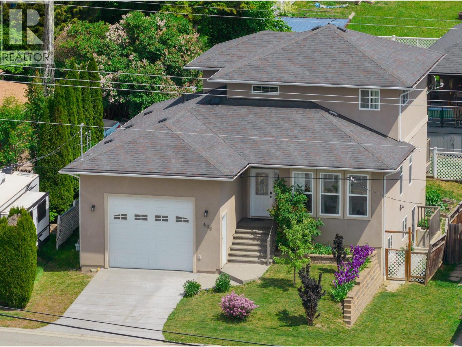 608 16th  N Avenue, Creston, British Columbia  V0B 1G5 - Photo 1 - 10393854