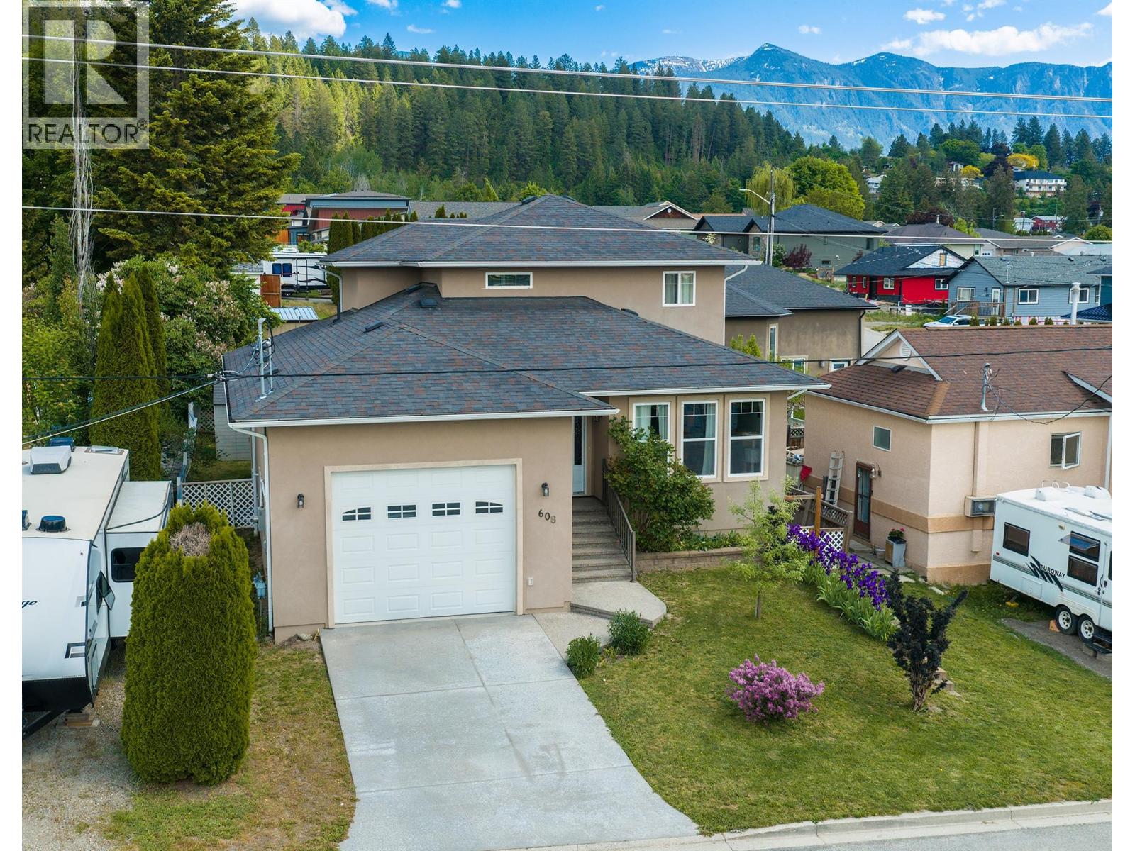 608 16th  N Avenue, Creston, British Columbia  V0B 1G5 - Photo 2 - 10393854