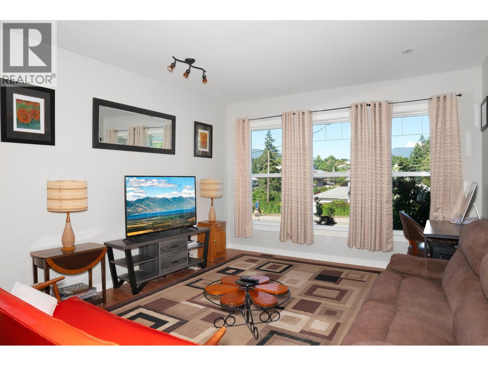 608 16th  N Avenue, Creston, British Columbia  V0B 1G5 - Photo 4 - 10393854