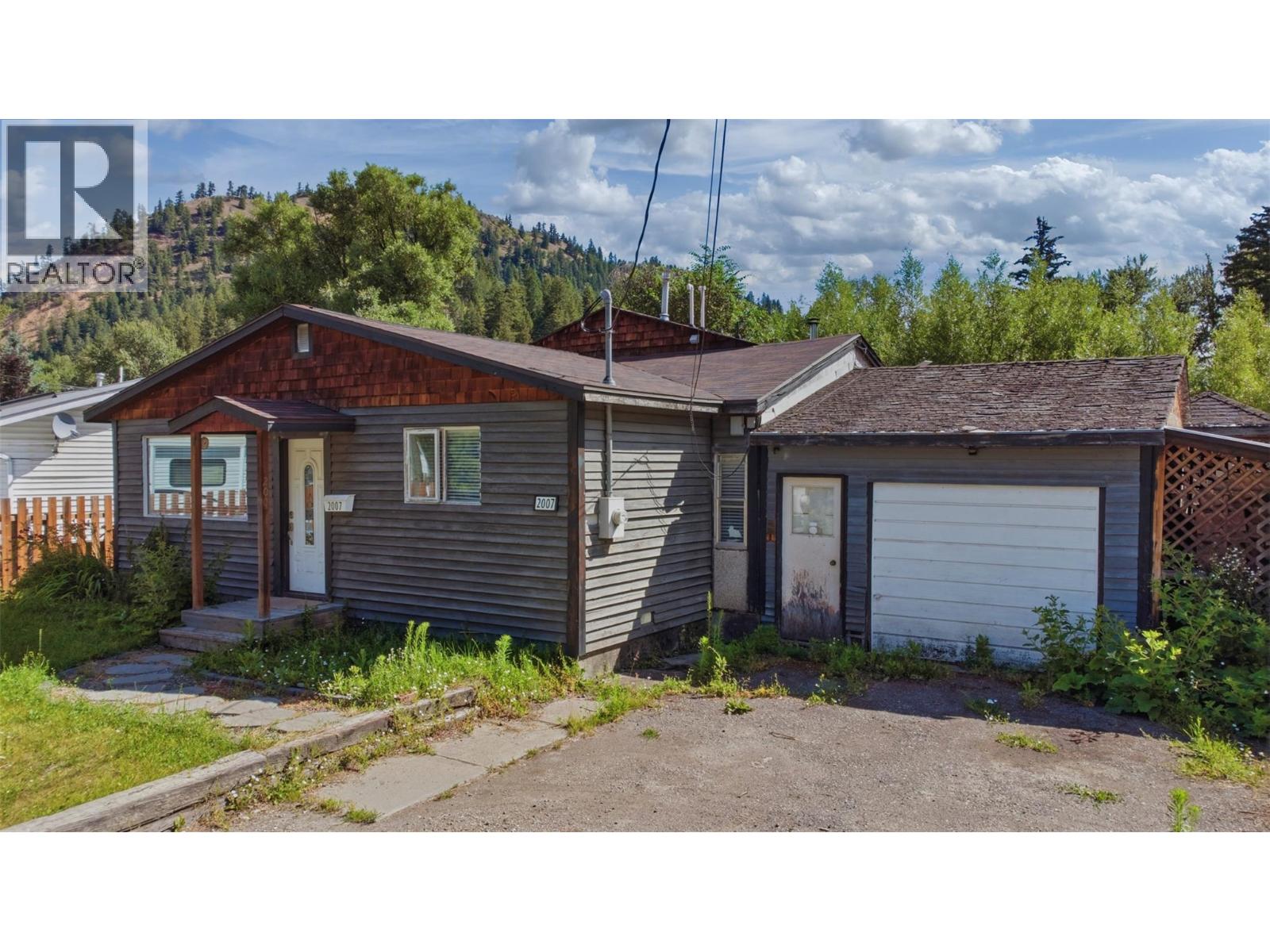 2007 Heighway Crescent, Lumby, British Columbia  V0E 2G0 - Photo 1 - 10393833