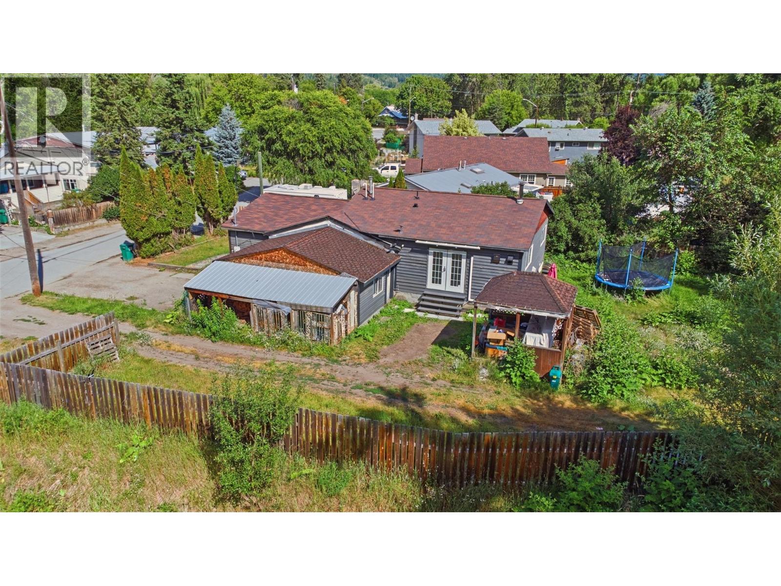 2007 Heighway Crescent, Lumby, British Columbia  V0E 2G0 - Photo 8 - 10393833
