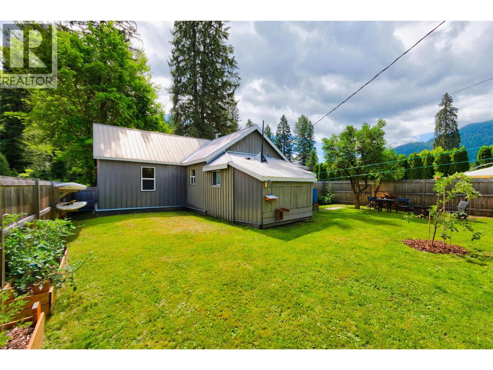 124 Sayward Avenue, Salmo, British Columbia  V0G 1Z0 - Photo 42 - 10393692