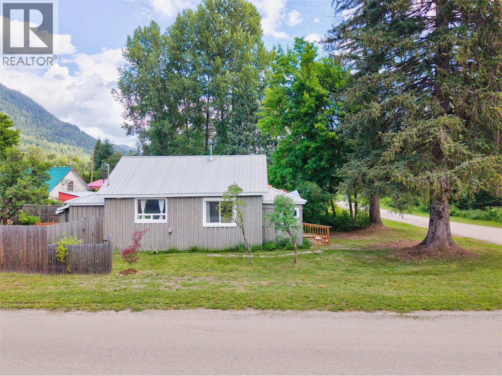 124 Sayward Avenue, Salmo, British Columbia  V0G 1Z0 - Photo 57 - 10393692