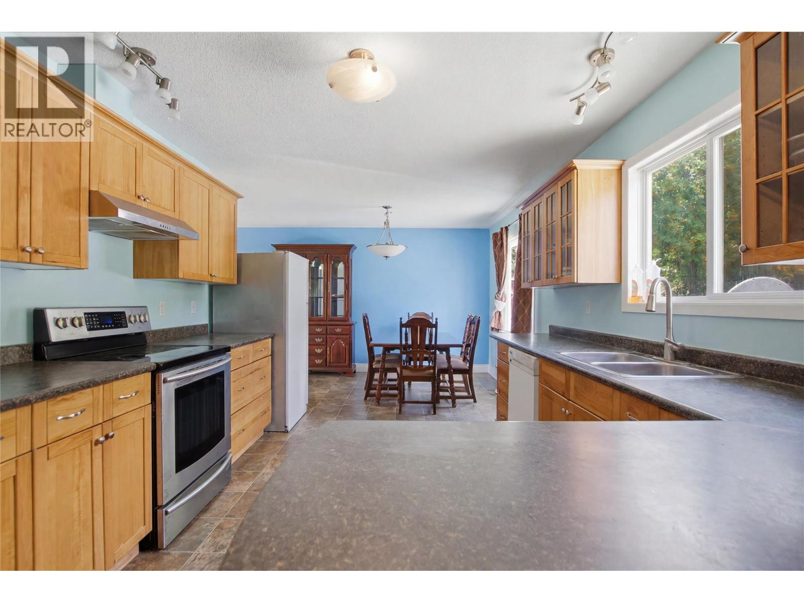 355 Pemberton Terrace, Kamloops, British Columbia  V2C 1T2 - Photo 3 - 10393950