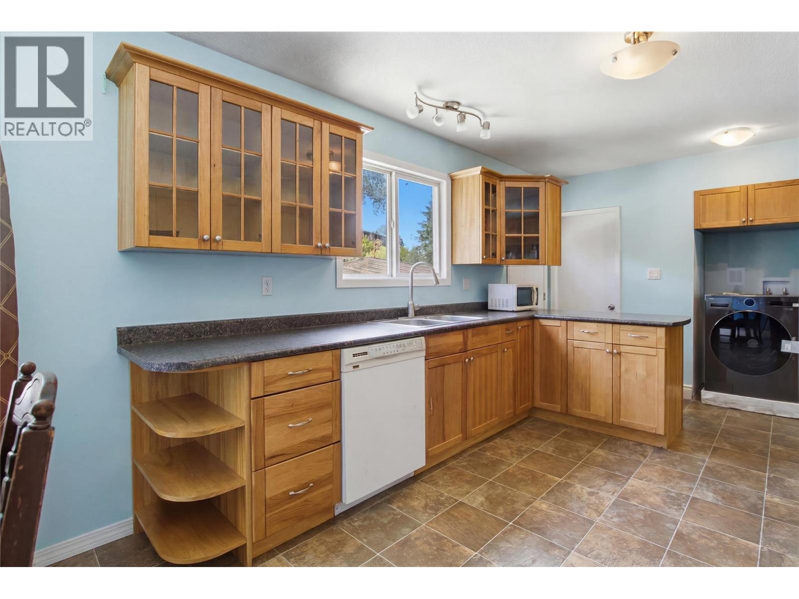 355 Pemberton Terrace, Kamloops, British Columbia  V2C 1T2 - Photo 4 - 10393950