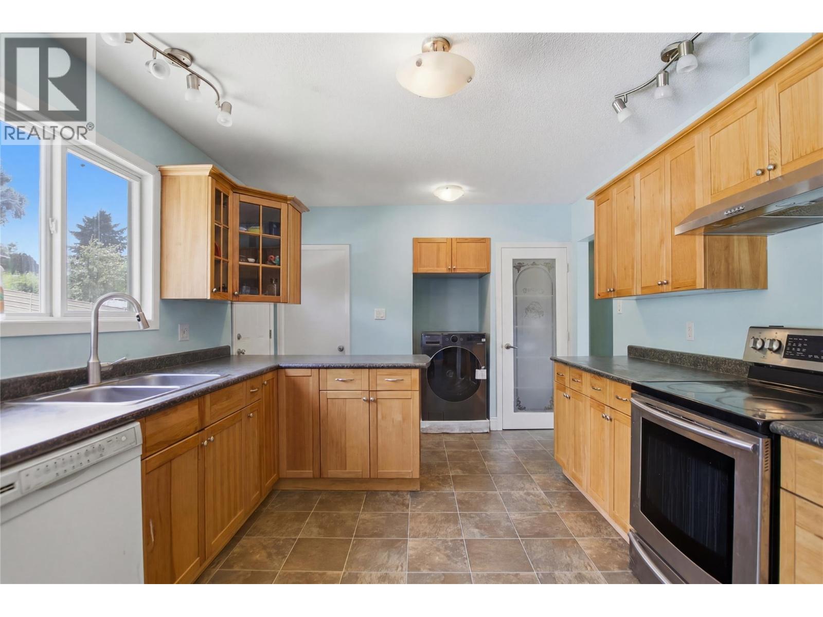 355 Pemberton Terrace, Kamloops, British Columbia  V2C 1T2 - Photo 6 - 10393950