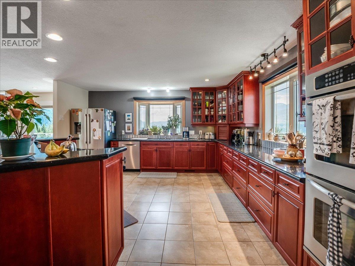 1616 Tower Ridge Road, Castlegar, British Columbia  V1N 4W7 - Photo 11 - 10393881