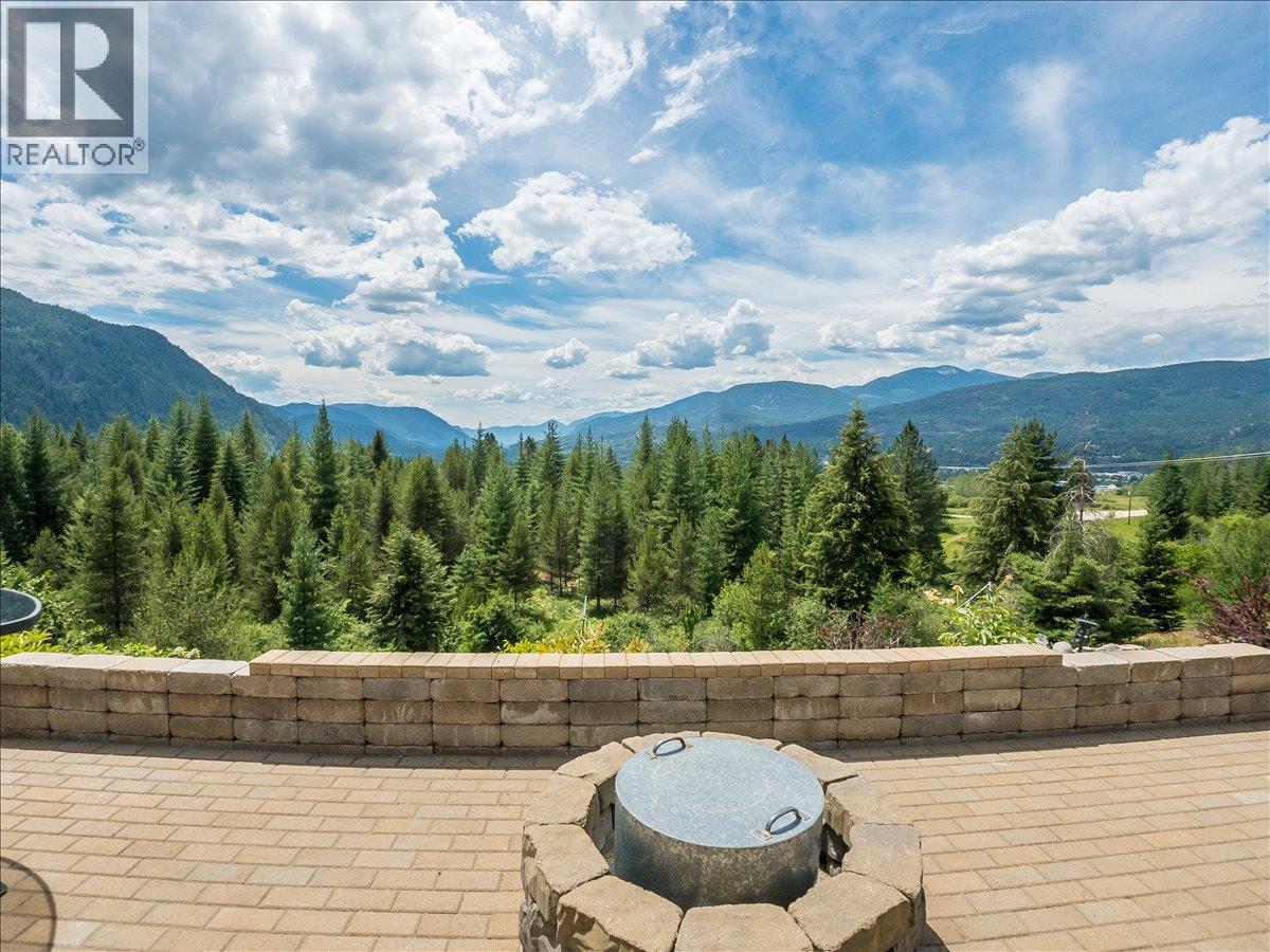 1616 Tower Ridge Road, Castlegar, British Columbia  V1N 4W7 - Photo 4 - 10393881