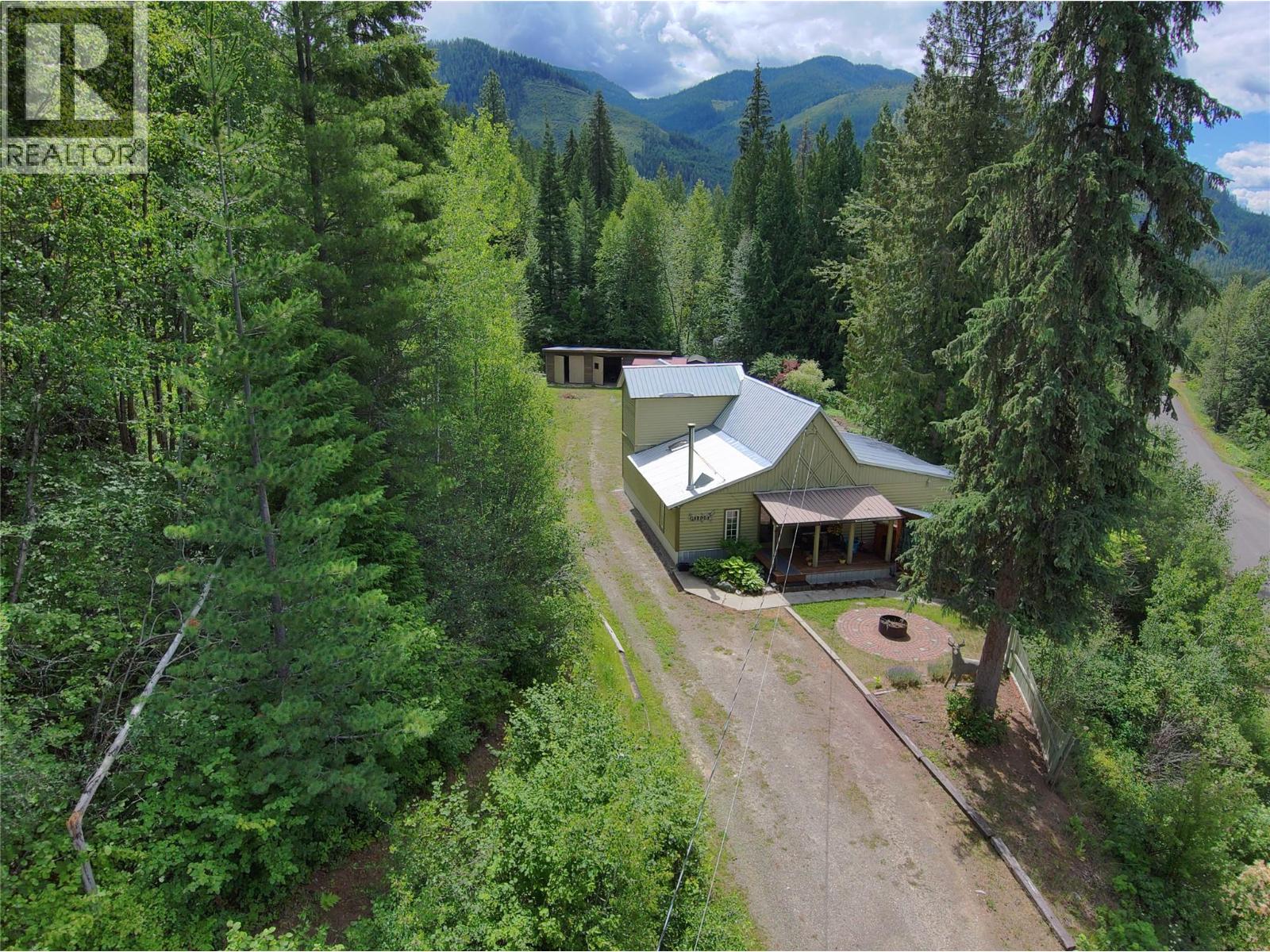 440 Hubscher Road, Ross Spur, British Columbia  V0G 1L0 - Photo 10 - 10394009