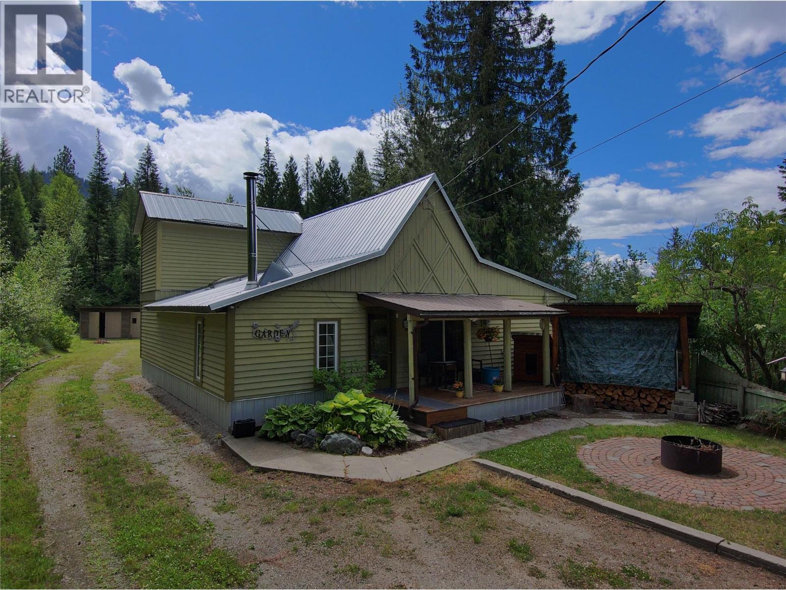 440 Hubscher Road, Ross Spur, British Columbia  V0G 1L0 - Photo 11 - 10394009