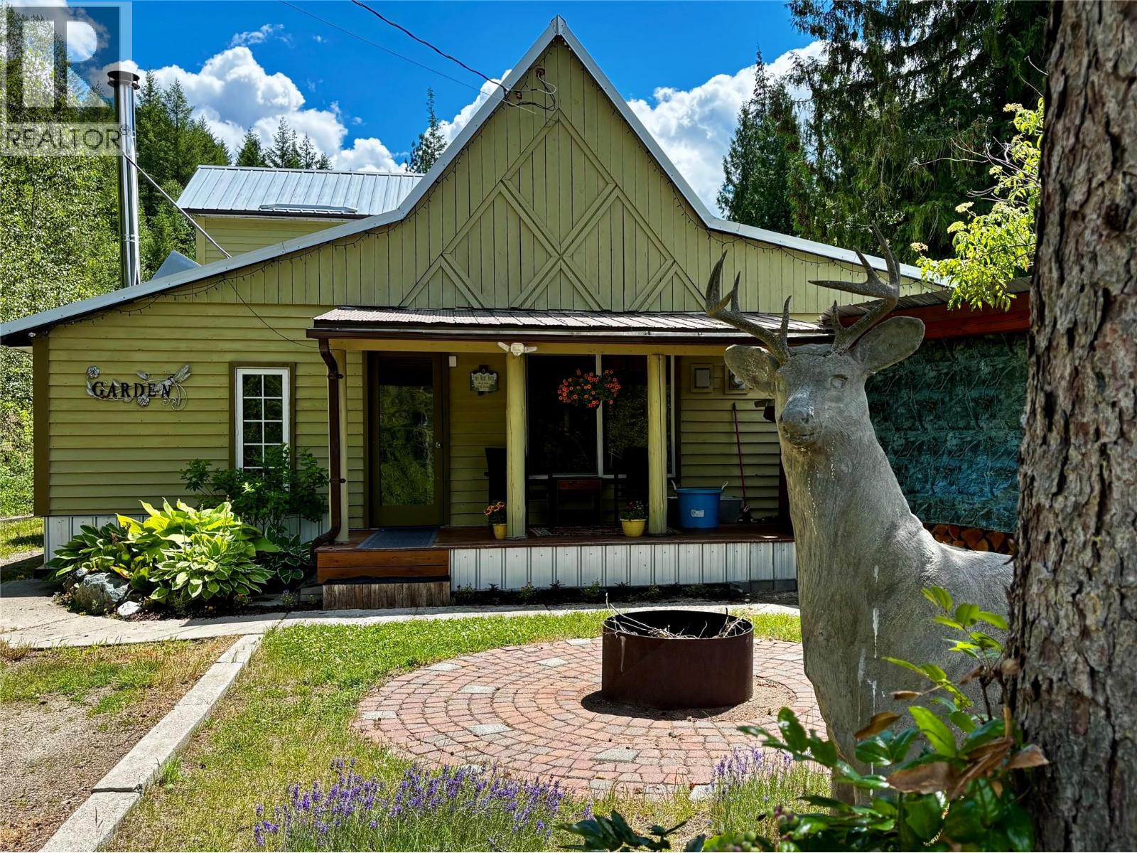 440 Hubscher Road, Ross Spur, British Columbia  V0G 1L0 - Photo 12 - 10394009