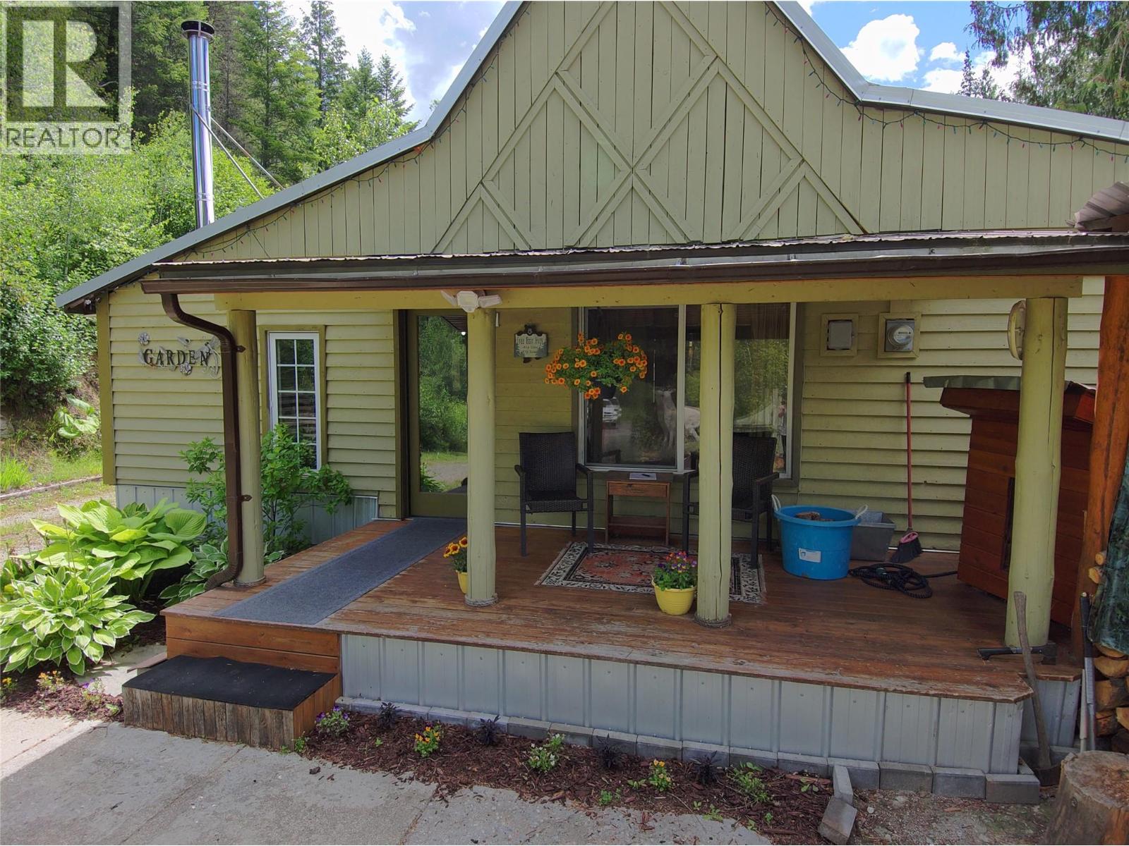 440 Hubscher Road, Ross Spur, British Columbia  V0G 1L0 - Photo 14 - 10394009