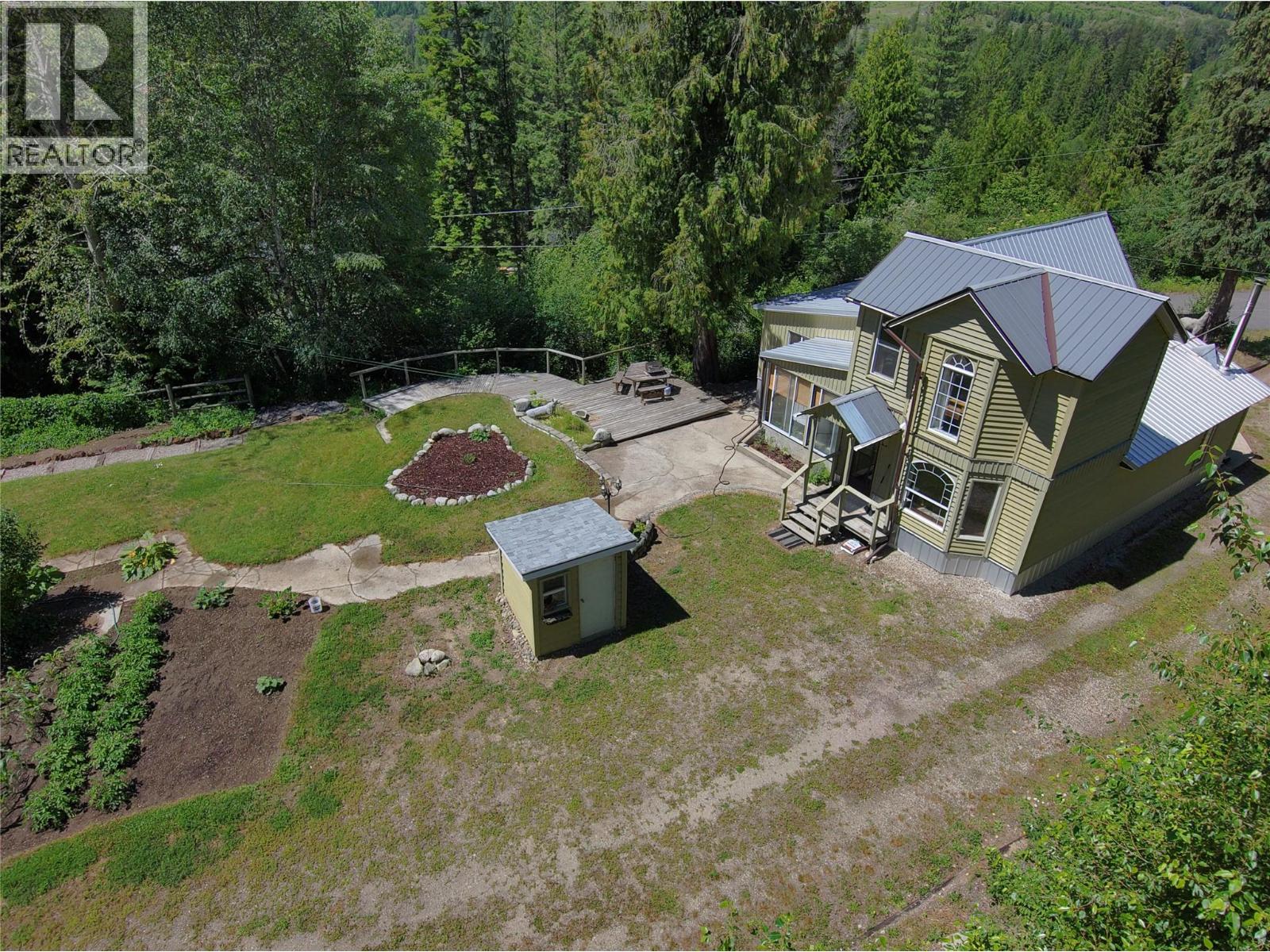 440 Hubscher Road, Ross Spur, British Columbia  V0G 1L0 - Photo 6 - 10394009