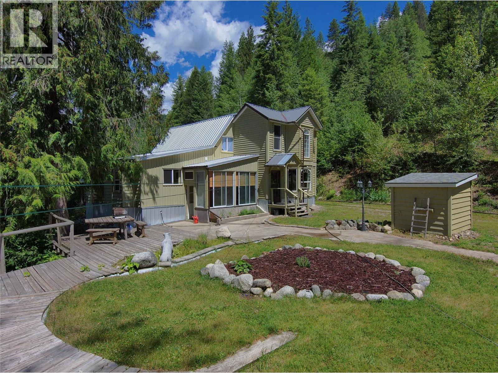 440 Hubscher Road, Ross Spur, British Columbia  V0G 1L0 - Photo 7 - 10394009