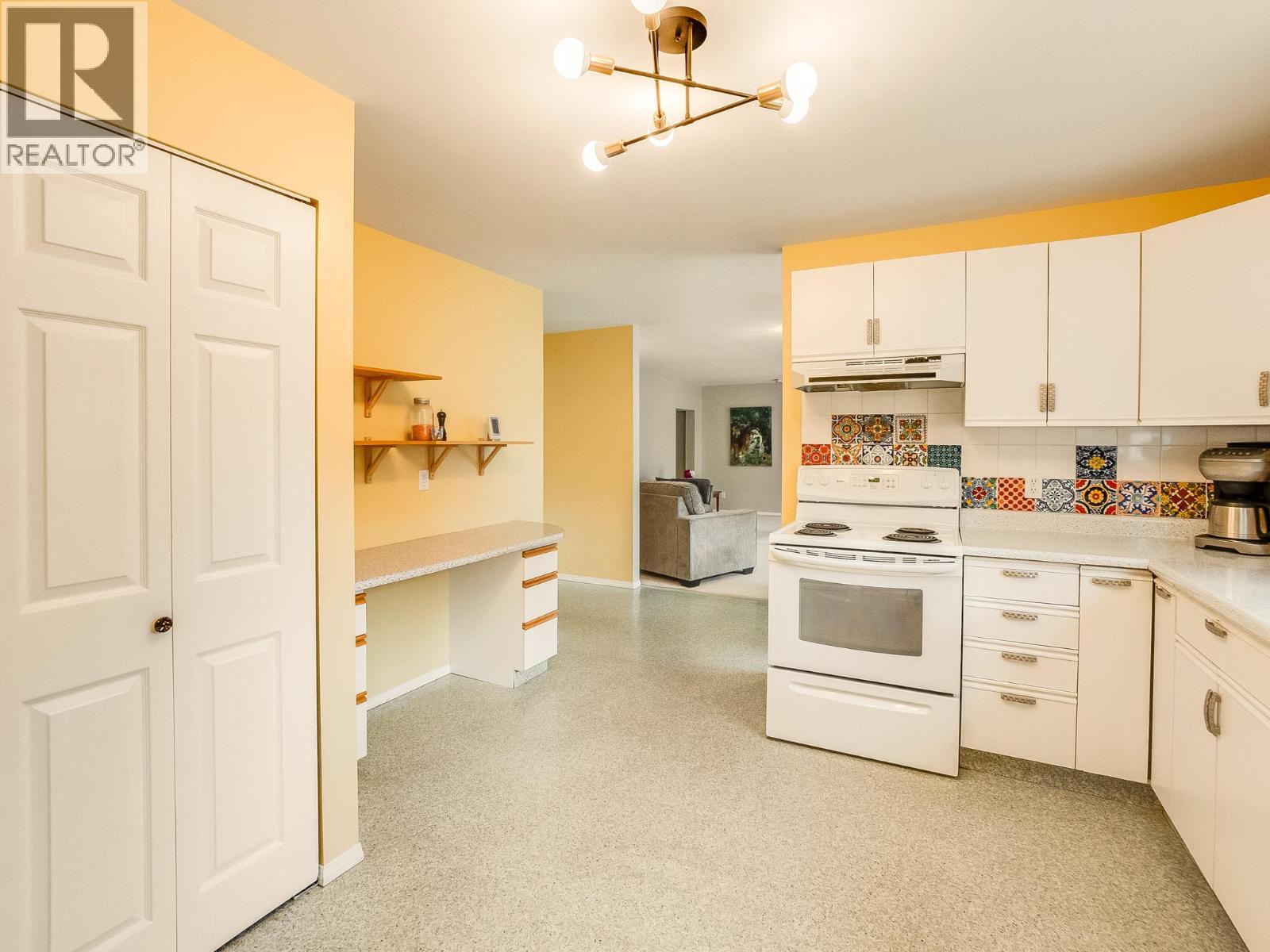 5648 Longbeach Road, Nelson, British Columbia  V1L 6N9 - Photo 10 - 10393326